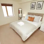 Pearse Street Sleeps 10