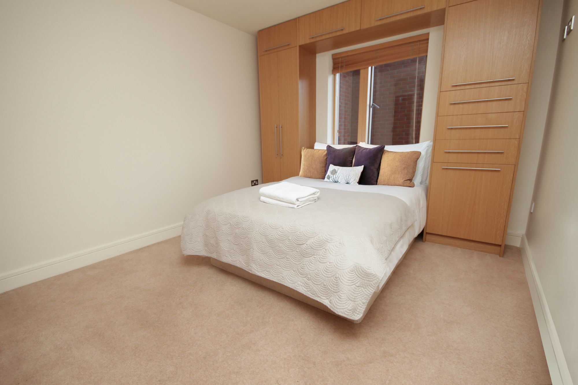 Pearse Street Sleeps 10 *