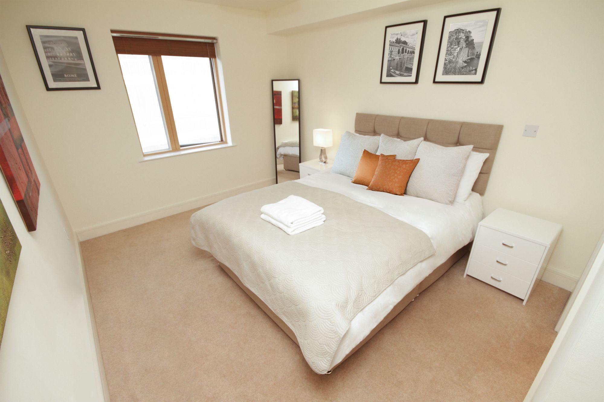 Pearse Street Sleeps 10 *