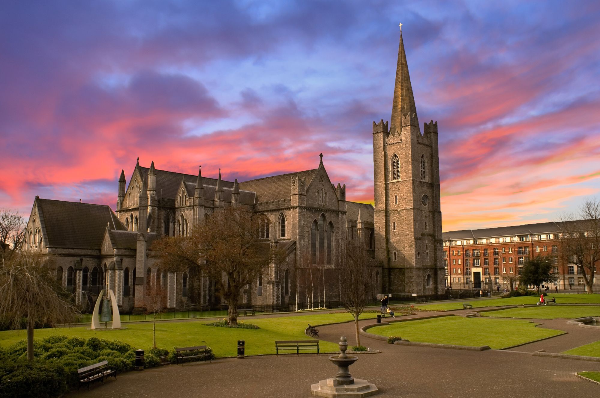 Pearse Street Sleeps 10 *