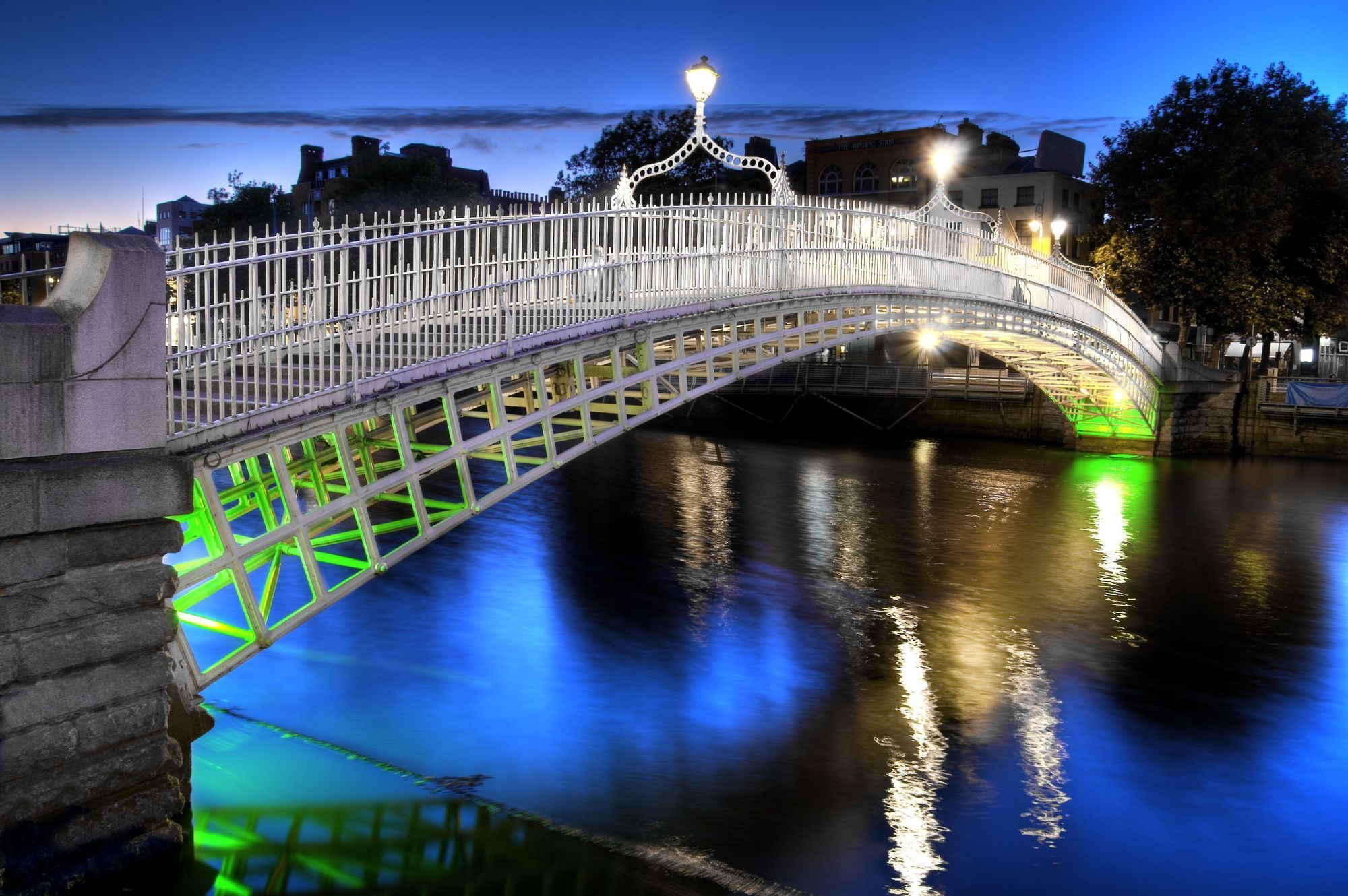 Pearse Street Sleeps 10 *